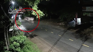 Clip: Nam thanh niên chết do tự đâm vào thành cầu trong đêm