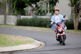 3 tiêu chí phụ huynh cần biết để mua xe điện chất lượng và chính hãng cho con