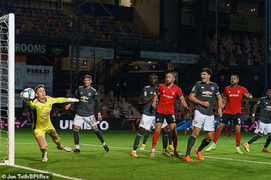 Cứu thua xuất sắc chẳng kém De Gea, thủ môn dự bị MU được khen hết lời