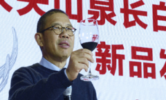 Ông trùm nước đóng chai và vaccine soán ngôi giàu nhất Trung Quốc của Jack Ma