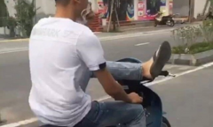 Triệu tập nam thanh niên buông 2 tay, lái xe bằng chân trên đường phố Hải Dương