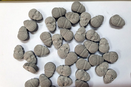 Giấu 20.000 viên thuốc lắc hình đầu lâu trong hộp sữa bột nhập khẩu từ Đức