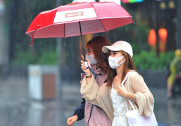 Cả nước mưa rào và dông rải rác