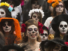 Halloween vắng bóng những 'con ma vui nhộn' vì COVID-19