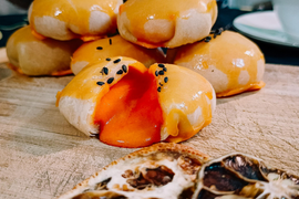 Cách làm bánh trung thu trứng muối tan chảy tuyệt ngon 