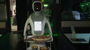 Thưởng thức pizza được phục vụ bởi robot tái chế tại Anh