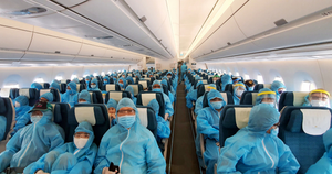 Chưa có chuyến bay 'giải cứu', người Việt ở nước ngoài về nước thế nào?