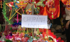 Chặn khách 'sống ảo', tiểu thương Hà Nội thu phí chụp ảnh Trung thu