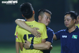 Làm trợ lý HLV, lương của Văn Quyến giờ thế nào?