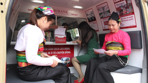 Ngân hàng lưu động đưa vốn đến từng buôn làng