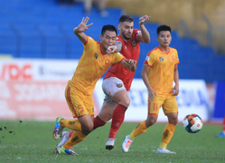 HLV Mai Xuân Hợp: ‘Bầu Đệ không can thiệp vào quyết định xếp đội hình của tôi’