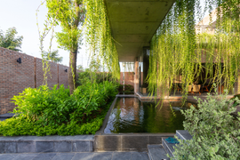 Mướt mắt nhà gạch mộc phủ kín cây xanh ở Quảng Ninh