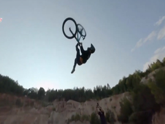 Mãn nhãn những pha trình diễn xe đạp leo núi mạo hiểm 