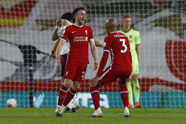 Tân binh ghi bàn ra mắt, Liverpool thắng dễ Arsenal