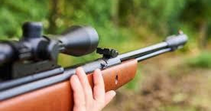 Trượt chân ngã, súng cướp cò khiến bạn trúng đạn thiệt mạng