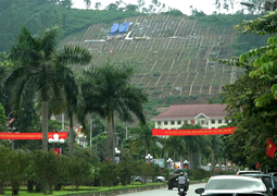 Xây lắp khẩu hiệu gần 11 tỷ đồng: Hòa Bình vận động xã hội hóa một phần