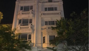 Buồn thảm loạt khách sạn đêm không sáng đèn trên phố cổ Hà Nội