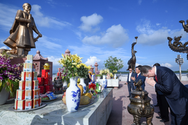 Ảnh: Đại sứ Mỹ thăm thành phố Hải Phòng, di tích Bạch Đằng lịch sử