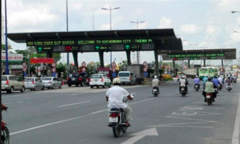 Vì sao TP.HCM đề xuất bắt buộc ô tô dán thẻ thu phí tự động?