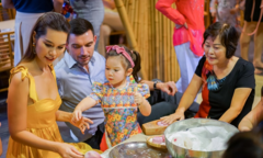 Con gái siêu mẫu Hà Anh say sưa chơi Trung thu trong bộ áo dài