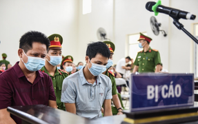 Tuyên phạt 12 tháng tù chủ quán nướng bắt khách quỳ xin lỗi vì 'bóc phốt' đồ ăn