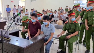 Video: Tòa tuyên án 12 tháng tù giam với chủ quán nướng ép cô gái quỳ gối