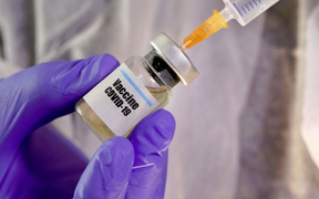 Người thử nghiệm 2 loại vaccine COVID-19 của Mỹ gặp phản ứng phụ