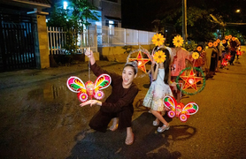 Bị chê giả tạo, làm màu khi đăng ảnh Trung thu, Hoa hậu Khánh Vân nói gì?