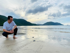 Chủ tịch Bamboo Airways chia sẻ trải nghiệm 'hộ tống' rùa con về biển ở Côn Đảo