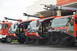 Cận cảnh dàn xe đặc chủng triệu đô tại sân bay Tân Sơn Nhất