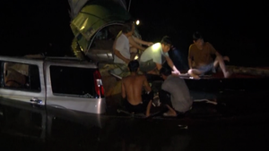 Hiện trường ô tô đâm xe máy rơi xuống sông, 5 người chết tại Nghệ An