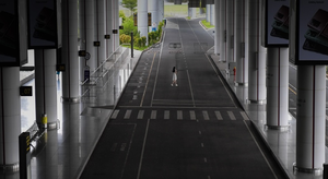 Bay quốc tế trở lại, nhà ga T2 sân bay Nội Bài vẫn vắng hoe