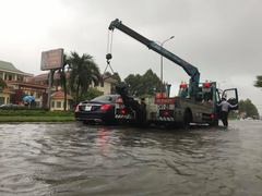 Ảnh: Mưa trắng trời, nhiều tuyến đường ở TP Tam Kỳ biến thành sông