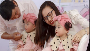 Song Nhi 'diện' váy nơ hồng, cười tít mắt trong ngày xuất viện