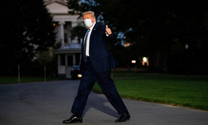 Giới tình báo đang 'săn tin' sức khỏe của Trump?