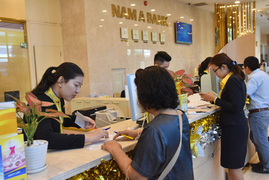 Ngân hàng đua nhau lên sàn