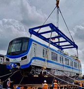 Đoàn tàu Metro số 1 cập cảng Khánh Hội