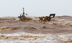 Hàng chục thuyền viên gặp nạn trên biển Quảng Trị: Thủ tướng ra công điện khẩn