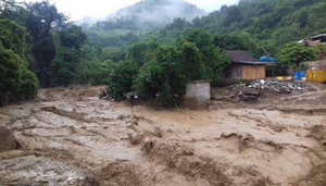 Miền Trung chưa dứt mưa to, nguy cơ ngập lụt kéo dài