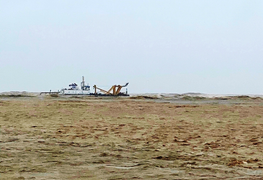 Quảng Trị: Ứng cứu được 1 thuyền viên, 11 người vẫn mắc kẹt cùng tàu