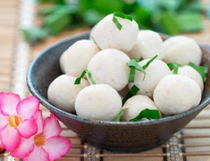 Nhân viên nhà hàng 'mách' 4 món không nên gọi khi ăn lẩu