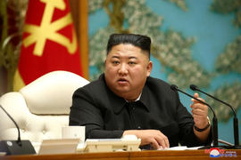 Ông Kim Jong-un dự duyệt binh Triều Tiên