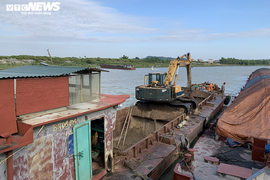 Bắc Giang: Bắt nhóm đối tượng lạm dụng chiếm đoạt 60 tấn than cám trên sông