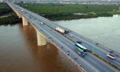 Đề nghị giảm tốc độ tối đa cho ô tô đi trên cầu Thanh Trì xuống chỉ 60km/h