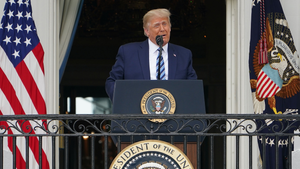 Bác sĩ nói Tổng thống Trump không còn là nguy cơ lây COVID-19