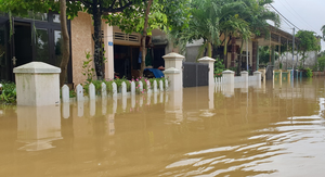 Dọn đồ khi lũ rút, hai mẹ con ở Quảng Nam bị điện giật thiệt mạng