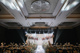 Hot vblogger tiết lộ lý do các cặp đôi 'mê mẩn' tiệc cưới tối giản