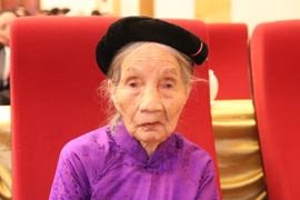 Mẹ Việt Nam Anh hùng 99 tuổi dự Đại hội Đảng bộ Tuyên Quang lần thứ XVII