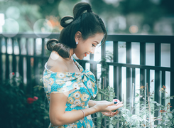 Vân Hugo khoe sắc tại biệt thự chồng tặng