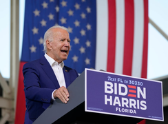 Cận kề ngày bầu cử, tiền gây quỹ Biden tăng kỷ lục